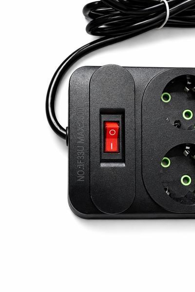 Подовжувач на 6 розеток + USB-порти, мережевий фільтр 2 м, Чорний F33U2M фото