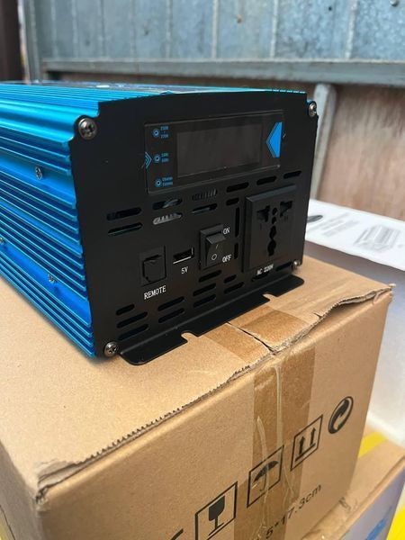 Инвертор 2600W с чистым синусом, преобразователь напряжения с зарядкой для акб, Wimpex WX-2600 WX-2600 фото
